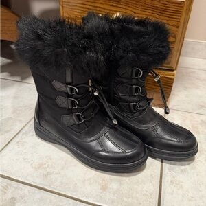 New in box Artica size 39 Women's Black Fur-Lined Winter Boots